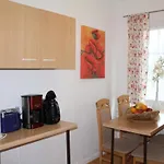 아파트 Schoene In Mit Garten By Interhome *