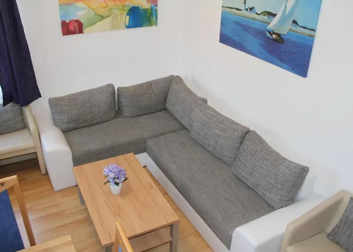 Schoene In Mit Garten By Interhome 道恩